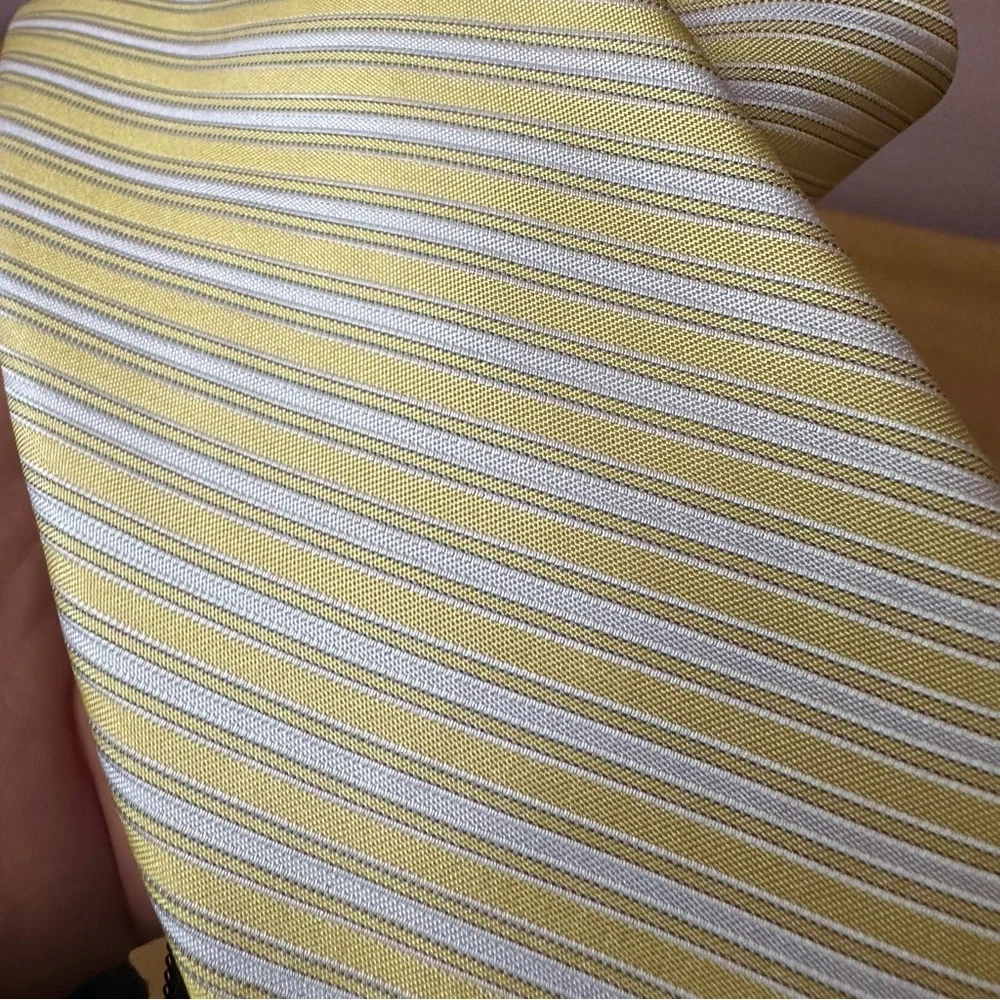 Boy’s Calvin Klein Yellow Striped Zipper 100% Silk Tie